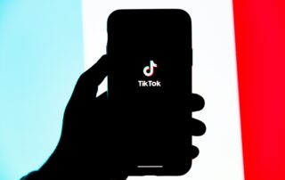TikTok Users Claim That Tongue Scrapers Can Cure Bad Breath: What Does the Evidence Say?