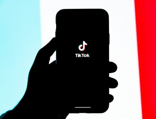 TikTok Users Claim That Tongue Scrapers Can Cure Bad Breath: What Does the Evidence Say?